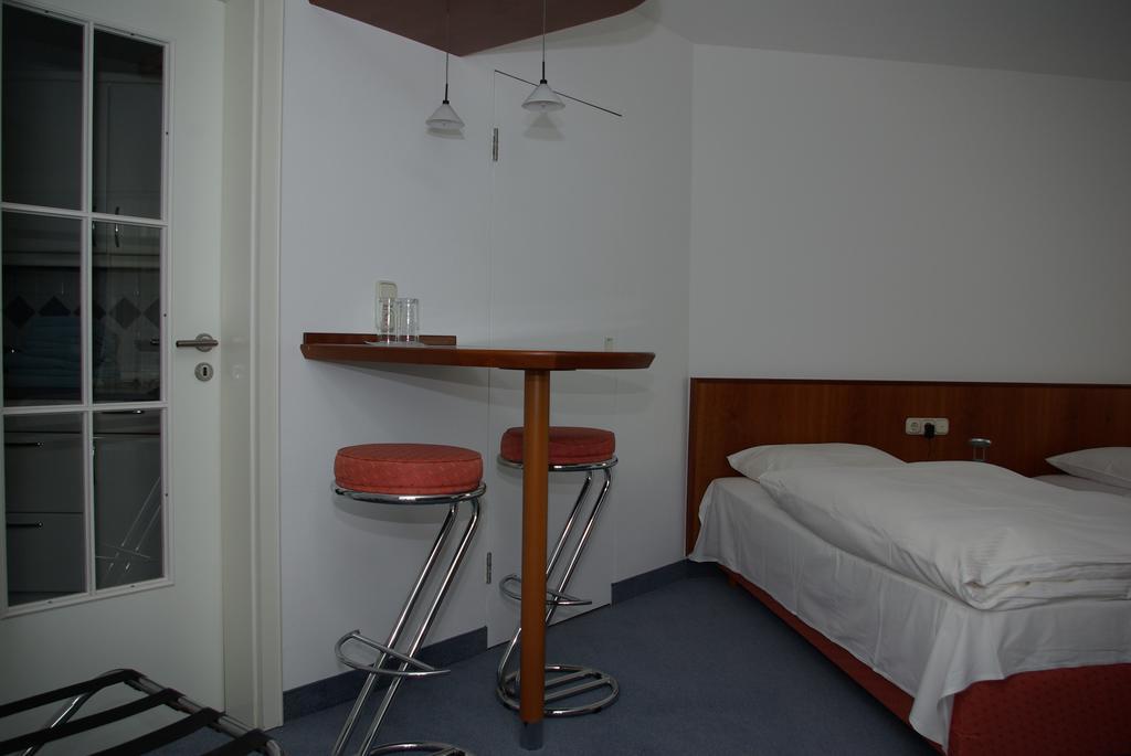 Hotel Alte Bruecke Бад Хомбург фор дер Хьое Екстериор снимка