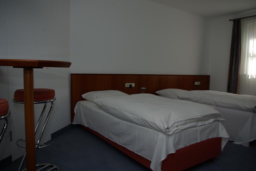Hotel Alte Bruecke Бад Хомбург фор дер Хьое Екстериор снимка