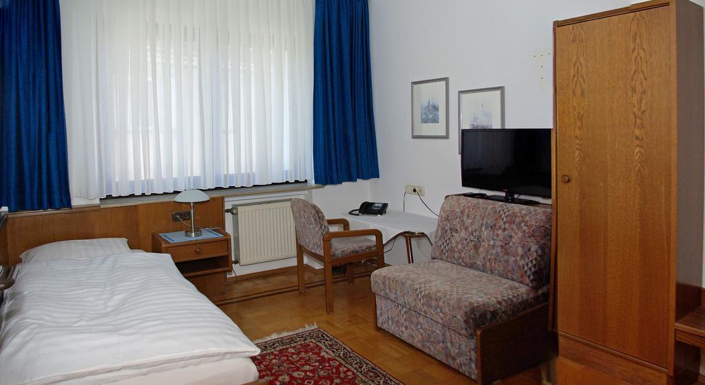 Hotel Alte Bruecke Бад Хомбург фор дер Хьое Стая снимка