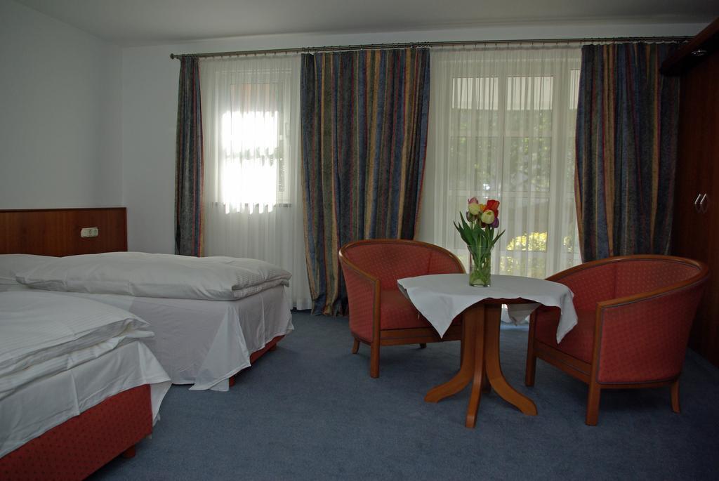 Hotel Alte Bruecke Бад Хомбург фор дер Хьое Стая снимка